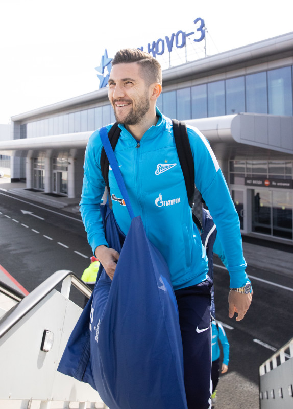 Команда «Зенит» в «Пулково» перед вылетом на матч с «Краснодаром»