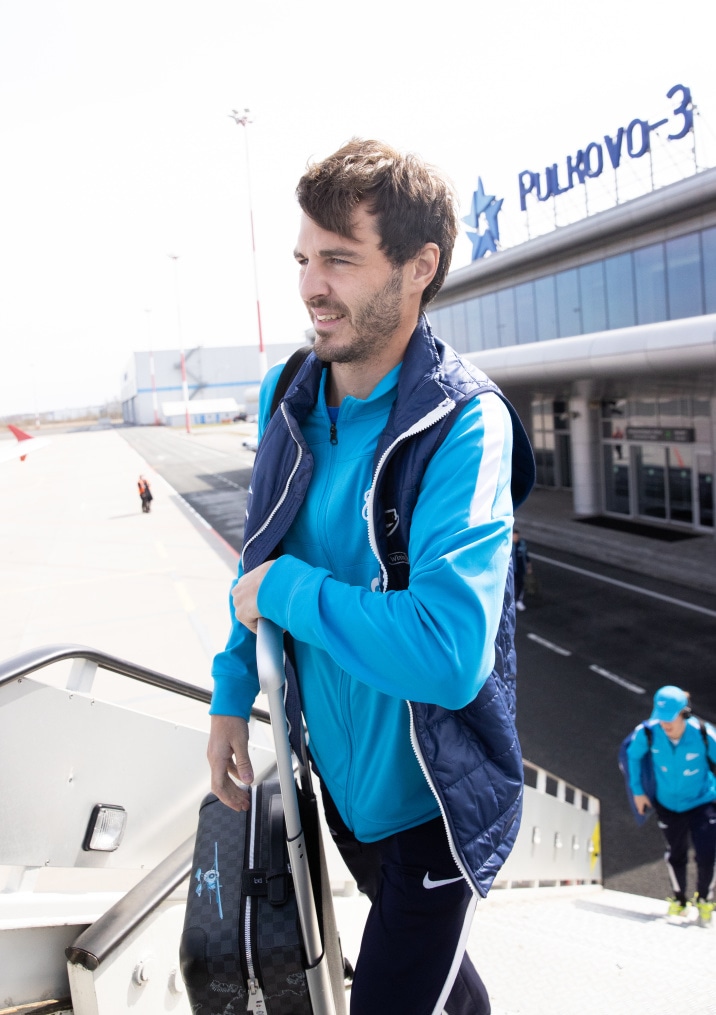 Команда «Зенит» в «Пулково» перед вылетом на матч с «Краснодаром»