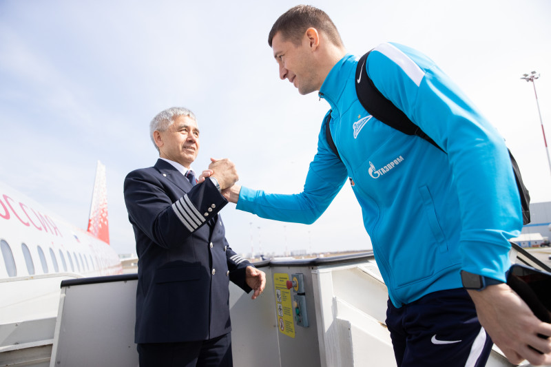 Команда «Зенит» в «Пулково» перед вылетом на матч с «Краснодаром»