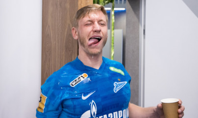 Команда празднует чемпионство в раздевалке после матча «Зенит» — «Локомотив»