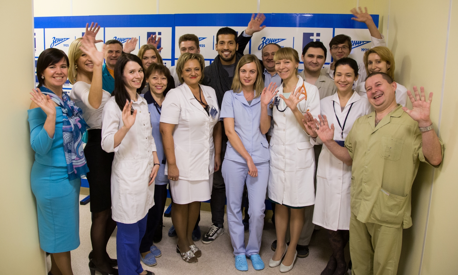 Автограф-сессия Эсекиэля Гарая в медицинском центре «СОГАЗ»