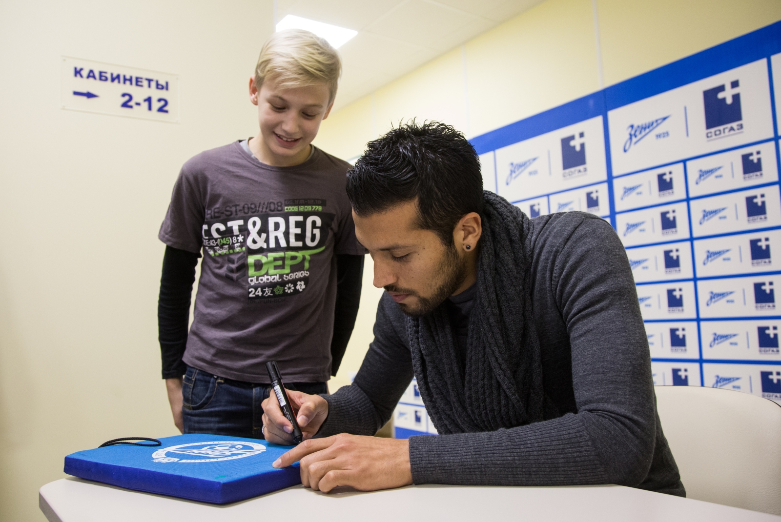 Автограф-сессия Эсекиэля Гарая в медицинском центре «СОГАЗ»