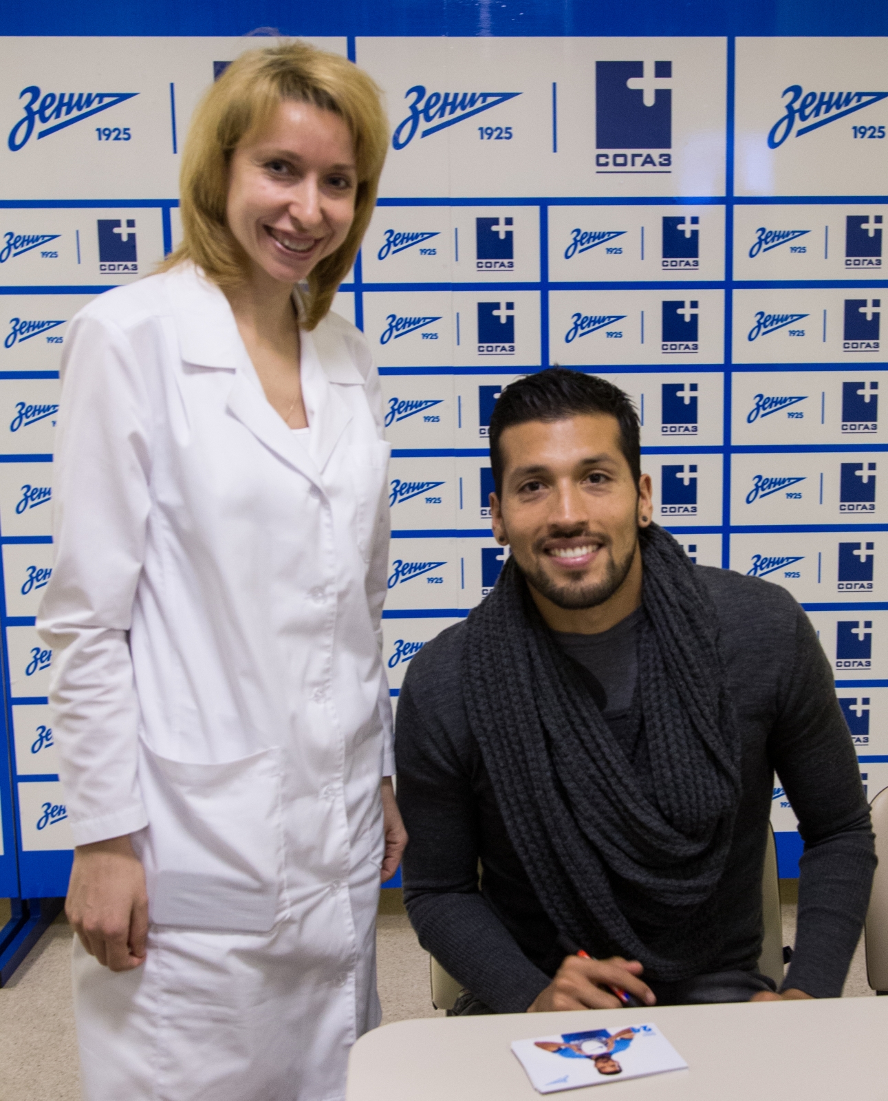 Автограф-сессия Эсекиэля Гарая в медицинском центре «СОГАЗ»