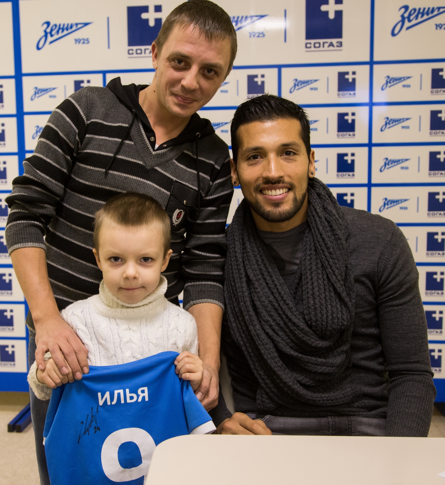 Автограф-сессия Эсекиэля Гарая в медицинском центре «СОГАЗ»