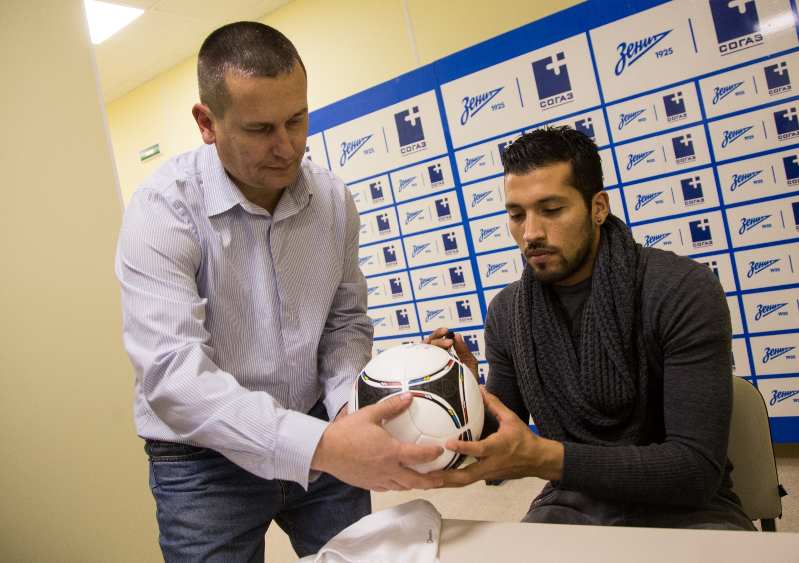 Автограф-сессия Эсекиэля Гарая в медицинском центре «СОГАЗ»