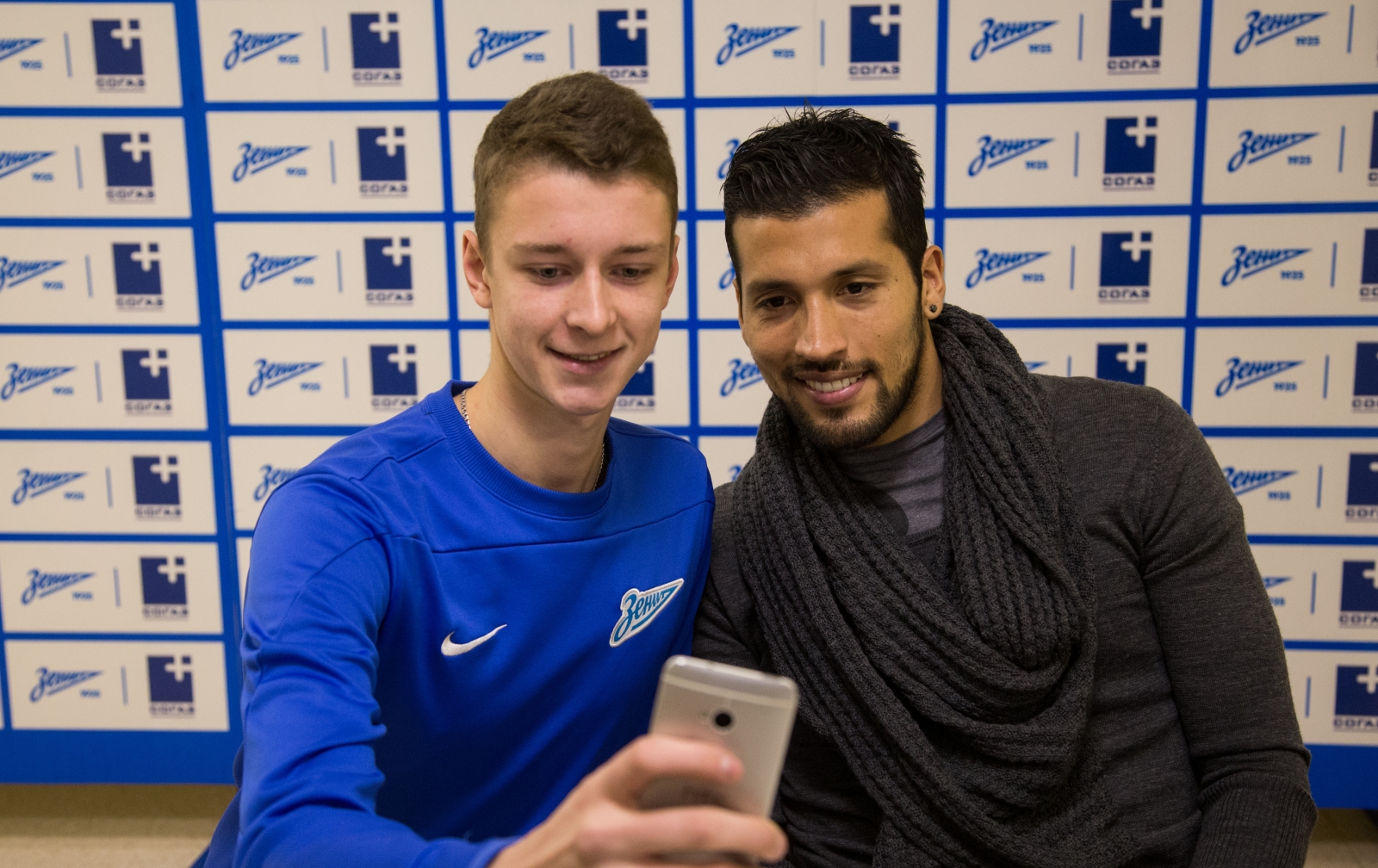 Автограф-сессия Эсекиэля Гарая в медицинском центре «СОГАЗ»