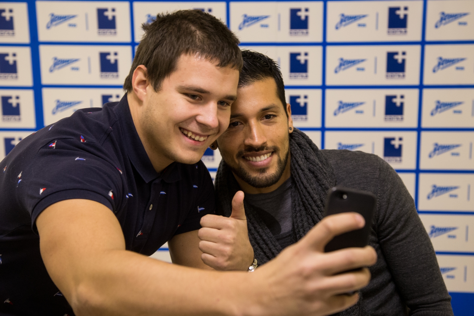 Автограф-сессия Эсекиэля Гарая в медицинском центре «СОГАЗ»