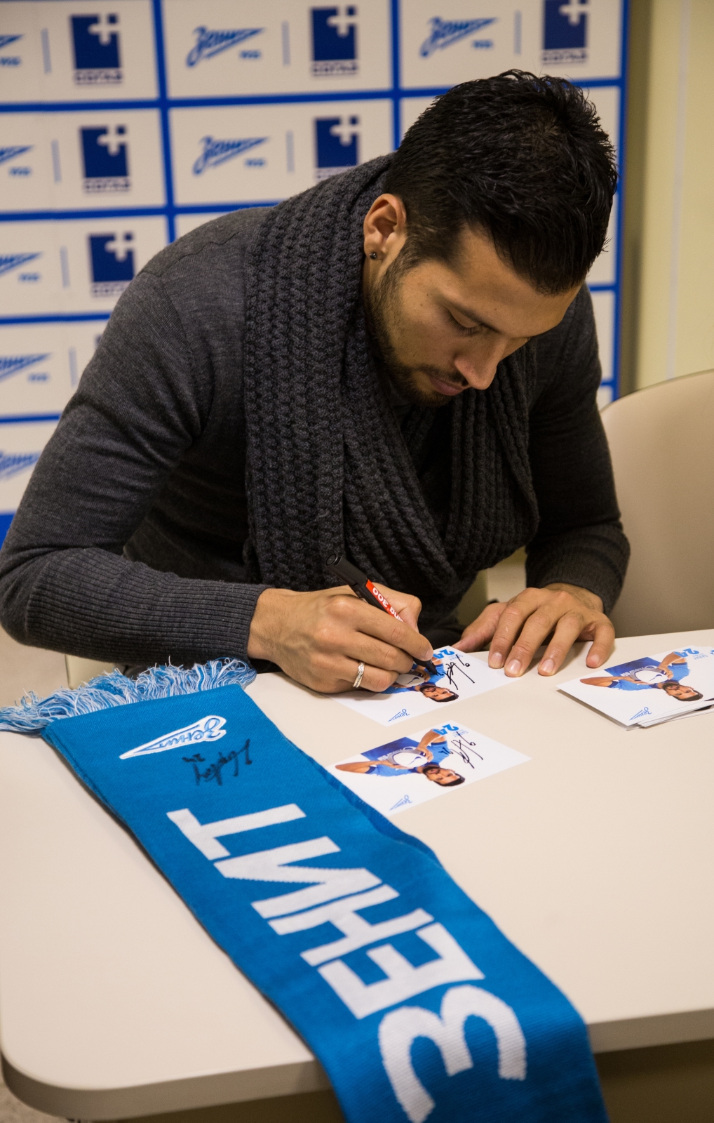 Автограф-сессия Эсекиэля Гарая в медицинском центре «СОГАЗ»