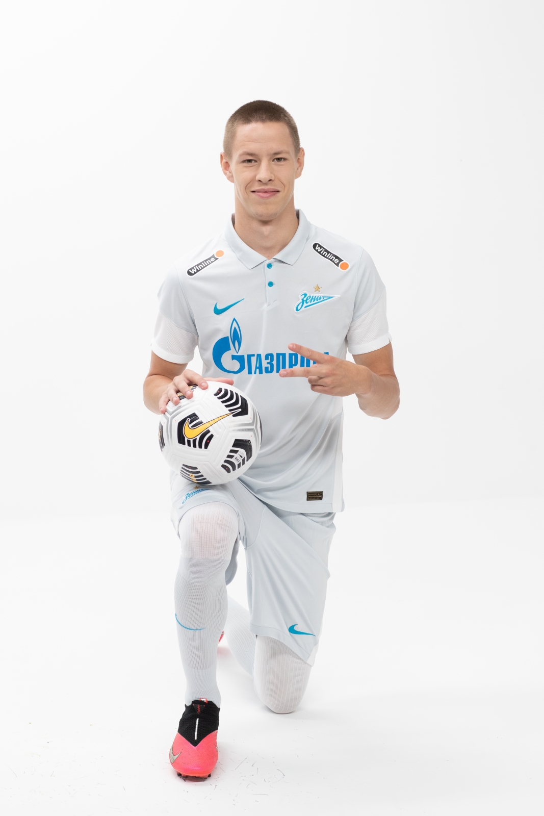 Фотосессия футболистов и тренеров основного состава ФК «Зенит» сезона 2020/21