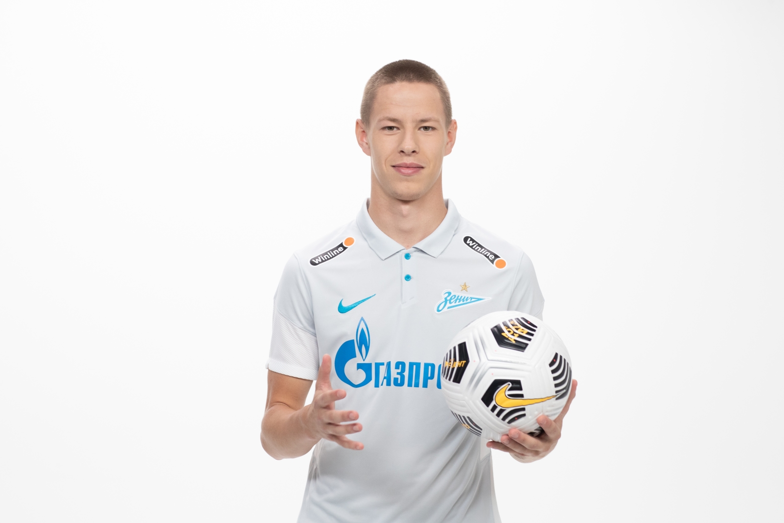 Фотосессия футболистов и тренеров основного состава ФК «Зенит» сезона 2020/21