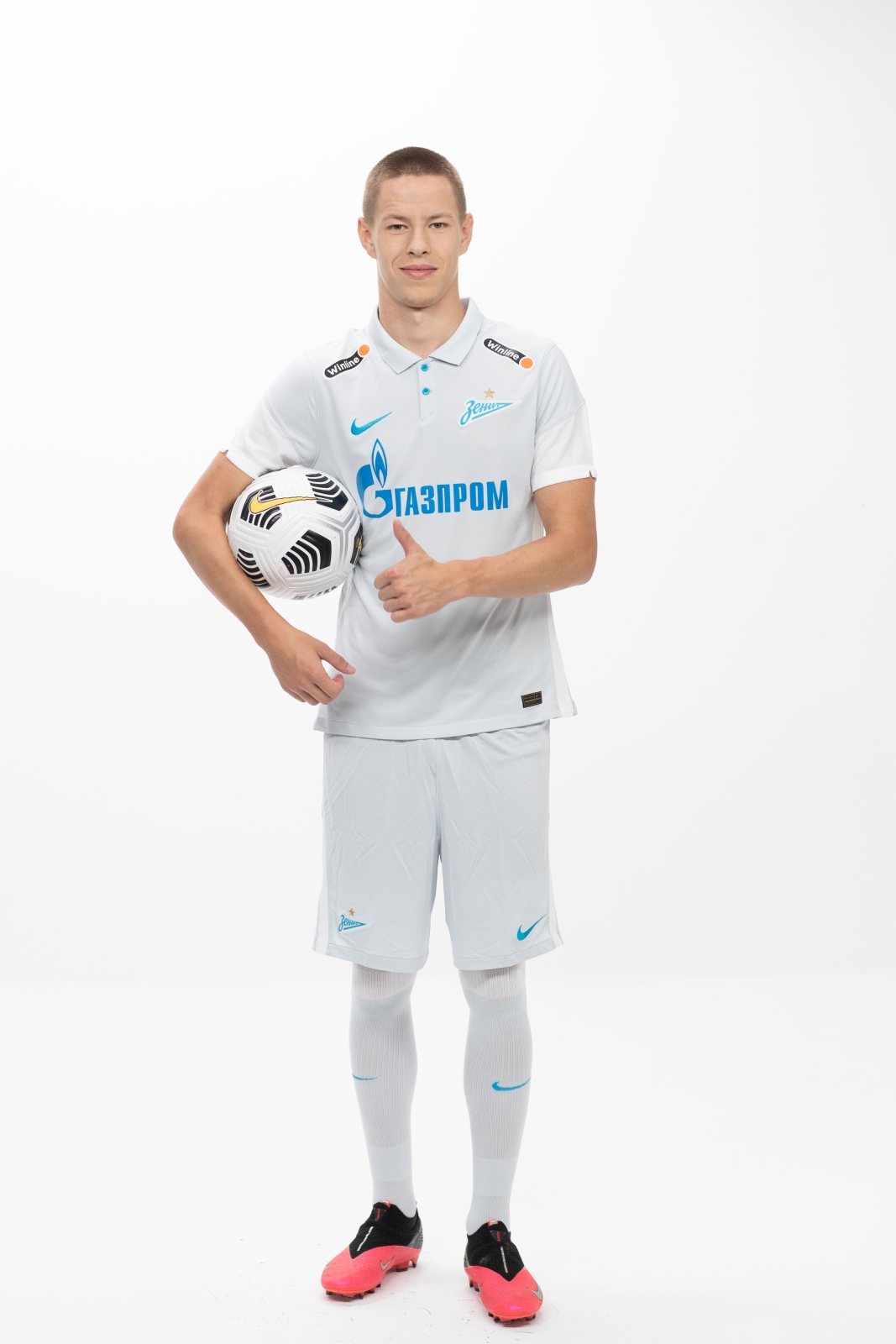 Фотосессия футболистов и тренеров основного состава ФК «Зенит» сезона 2020/21