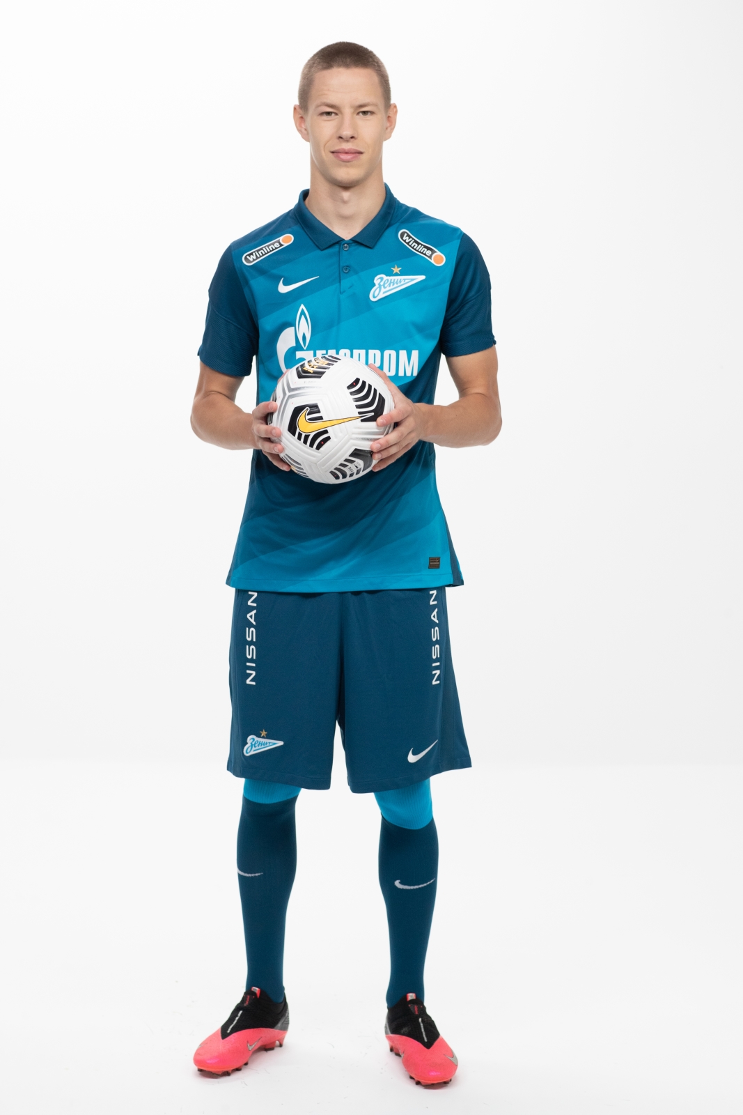 Фотосессия футболистов и тренеров основного состава ФК «Зенит» сезона 2020/21