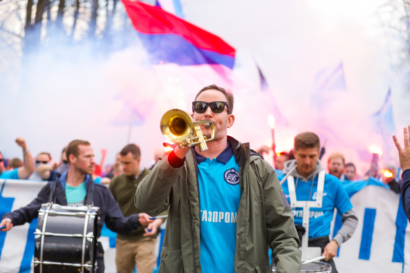 Чемпионский проход фанатов к стадиону Газпром Арена