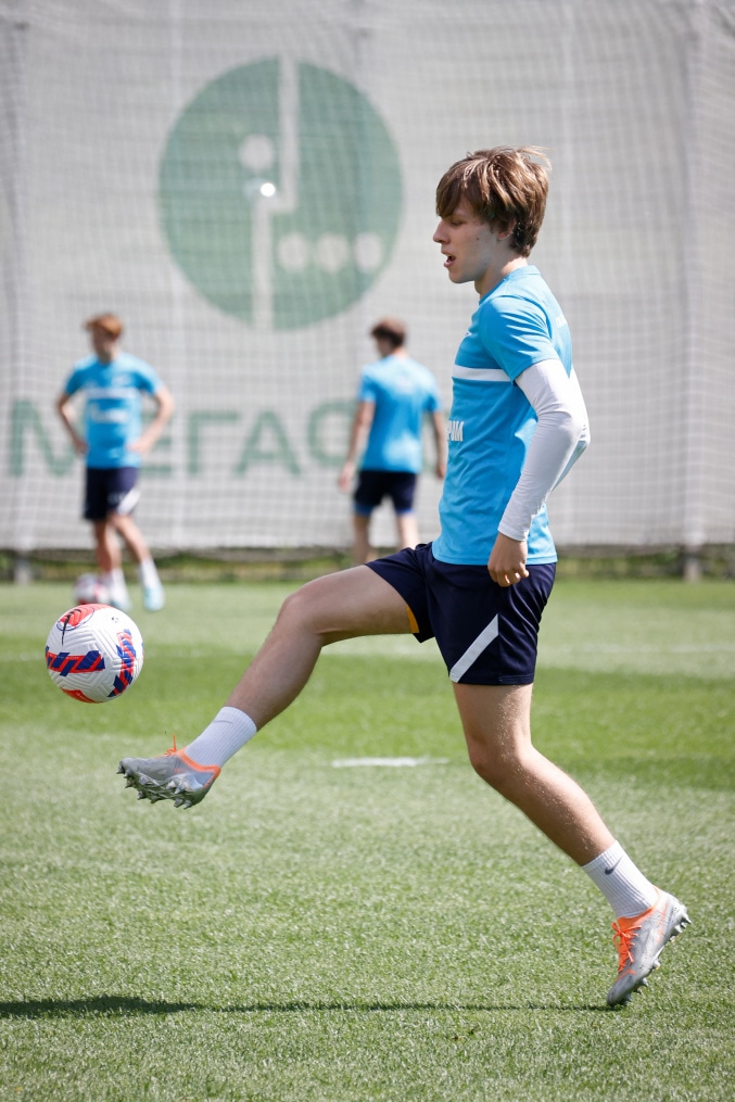 Первая тренировка основного состава «Зенита» после отпуска