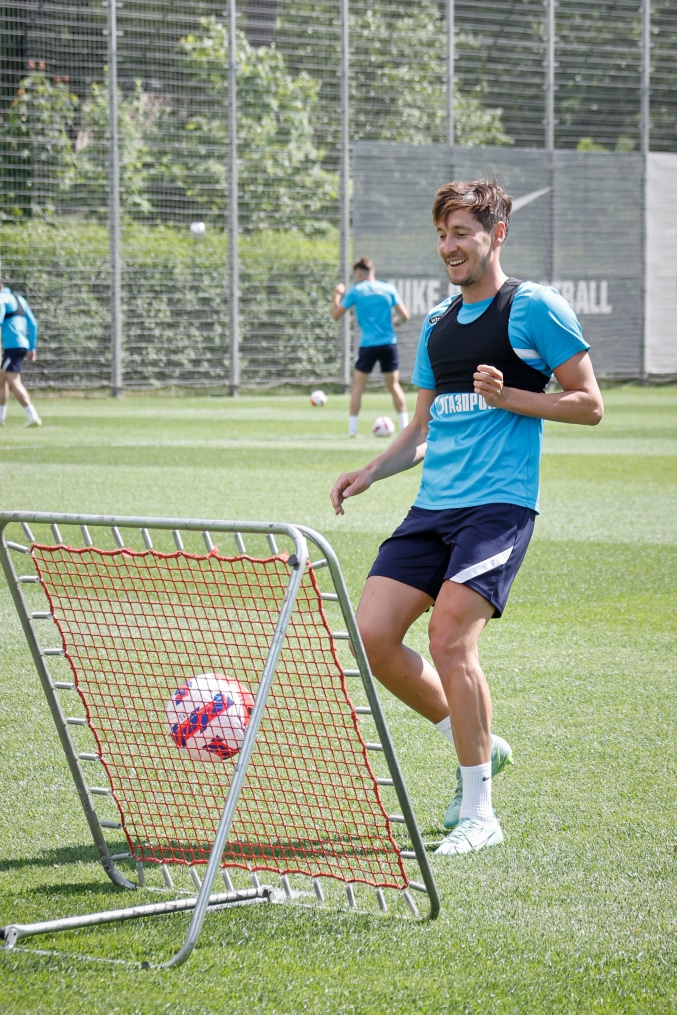 Первая тренировка основного состава «Зенита» после отпуска