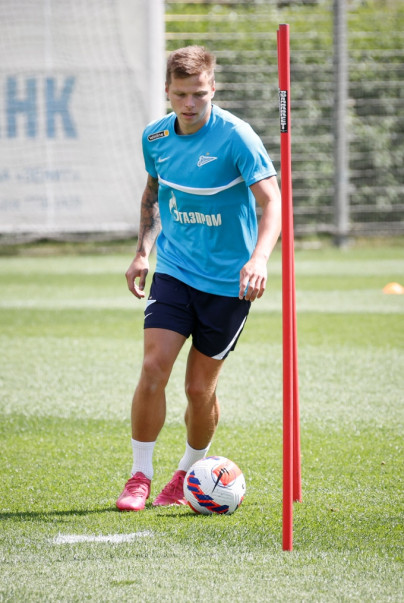 Первая тренировка основного состава «Зенита» после отпуска