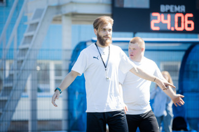 Александр Низелик провел тренировку для футболистов с синдромом Дауна — «47 в игре»