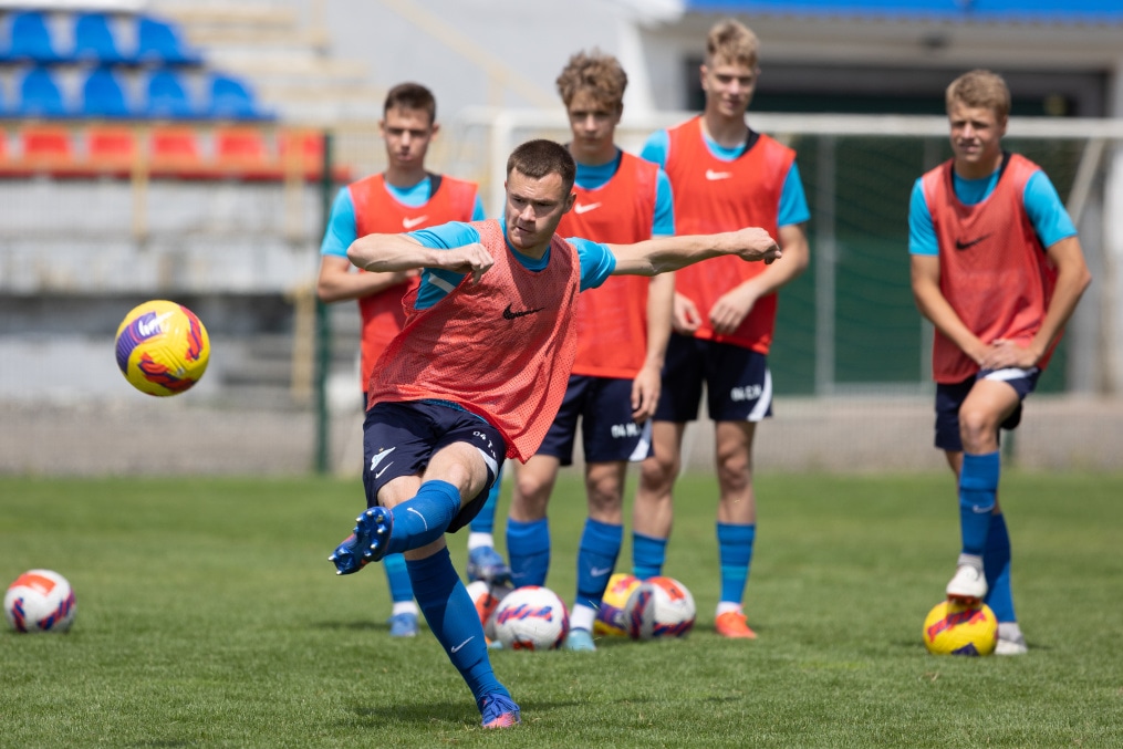 «Газпром» — тренировочные сборы «Зенита»-м в Ставропольском крае: 28 июня, утренняя тренировка