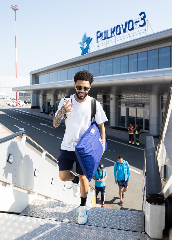 «Зенит» в «Пулково» перед вылетом на матч c ЦСКА