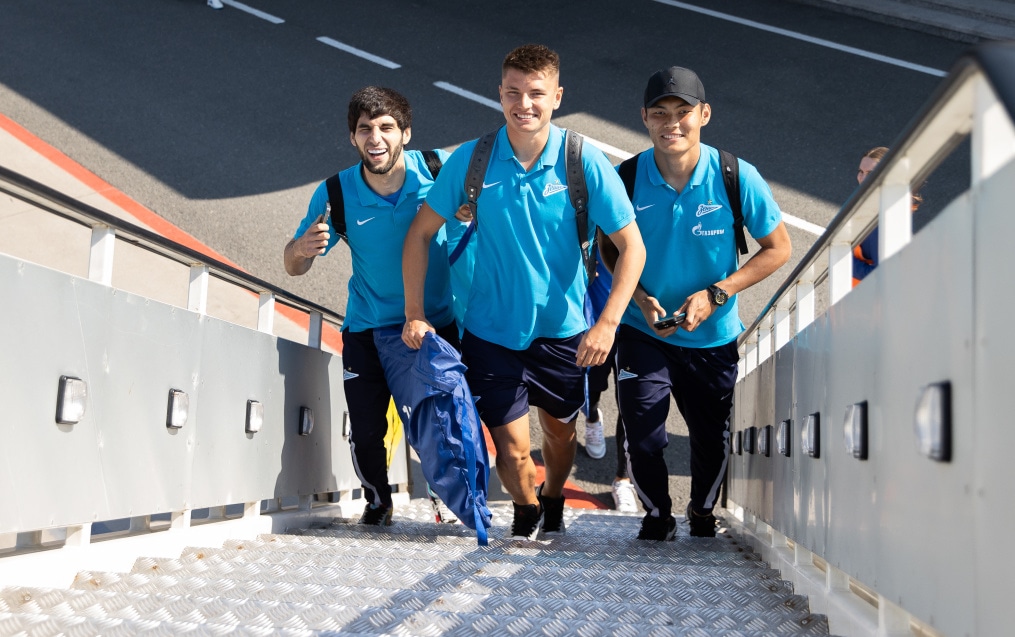 «Зенит» в «Пулково» перед вылетом на матч c ЦСКА