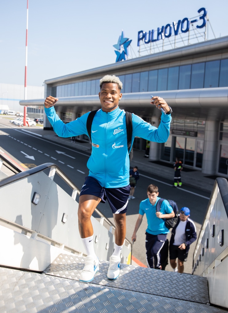 «Зенит» в «Пулково» перед вылетом на матч c ЦСКА