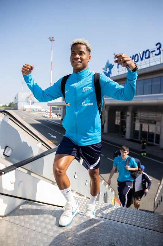 «Зенит» в «Пулково» перед вылетом на матч c ЦСКА