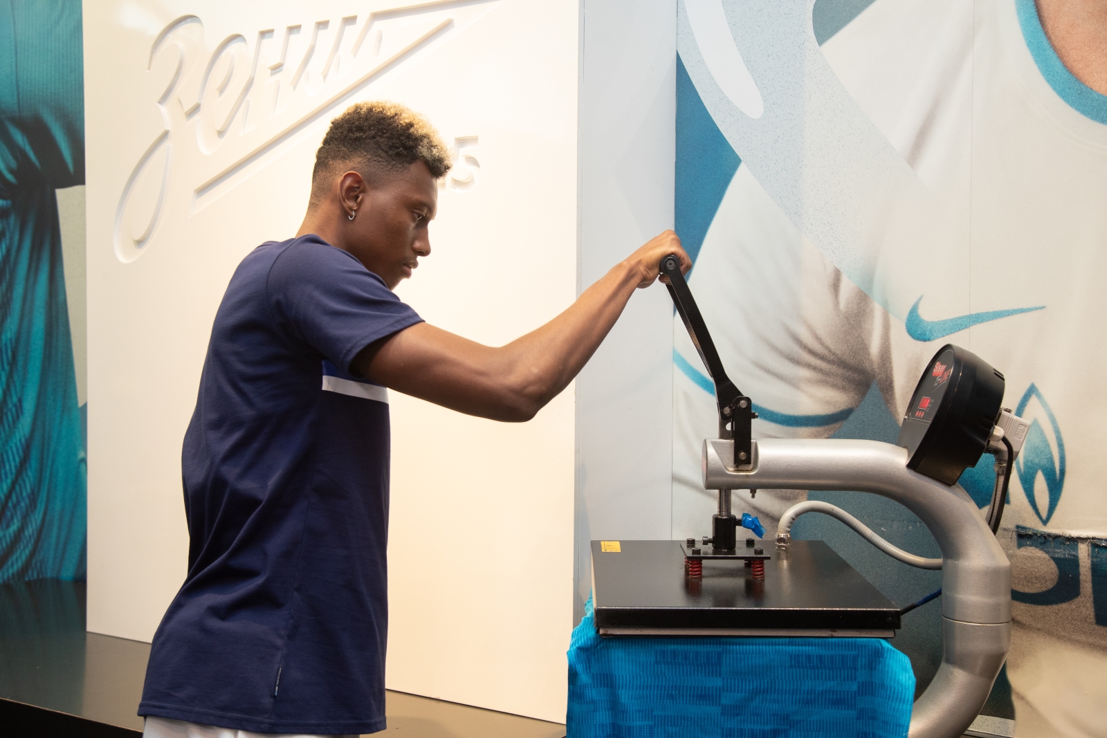 Презентация Матео Кассьерры в магазине «Зенит-Арена»