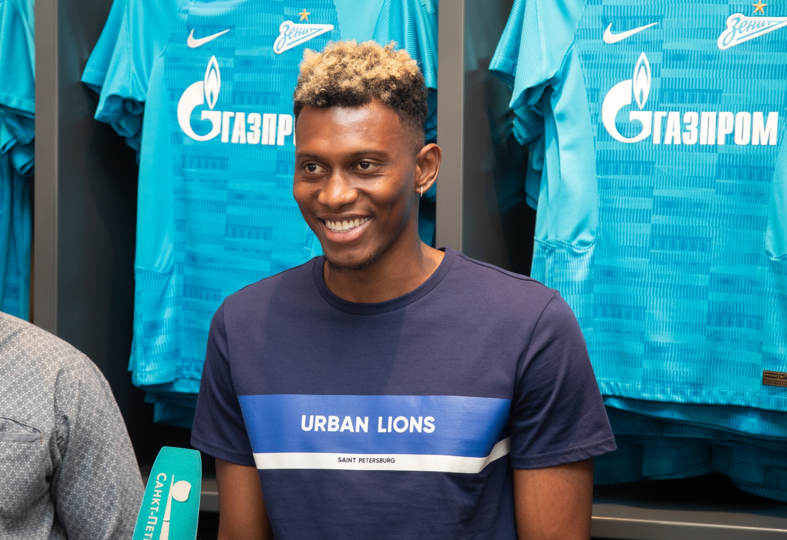 Презентация Матео Кассьерры в магазине «Зенит-Арена»