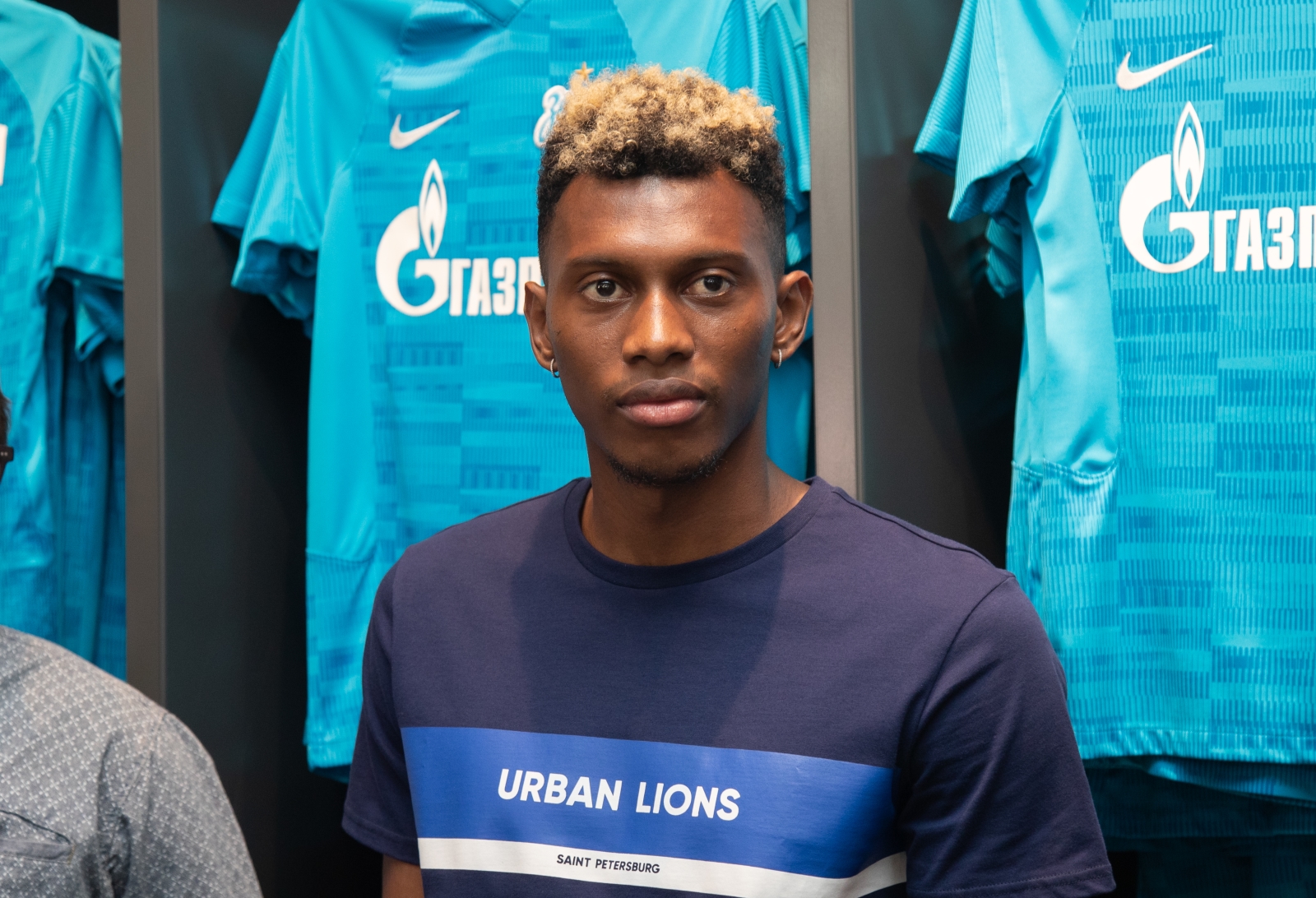 Презентация Матео Кассьерры в магазине «Зенит-Арена»