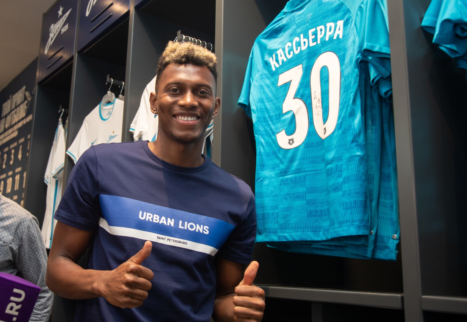 Презентация Матео Кассьерры в магазине «Зенит-Арена»