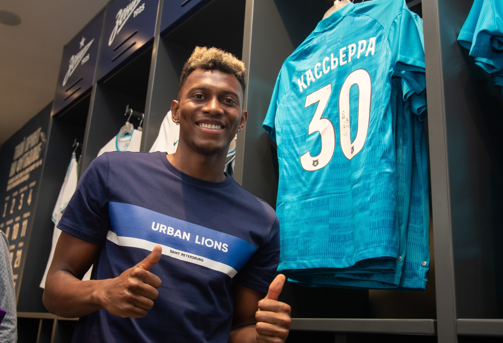 Презентация Матео Кассьерры в магазине «Зенит-Арена»