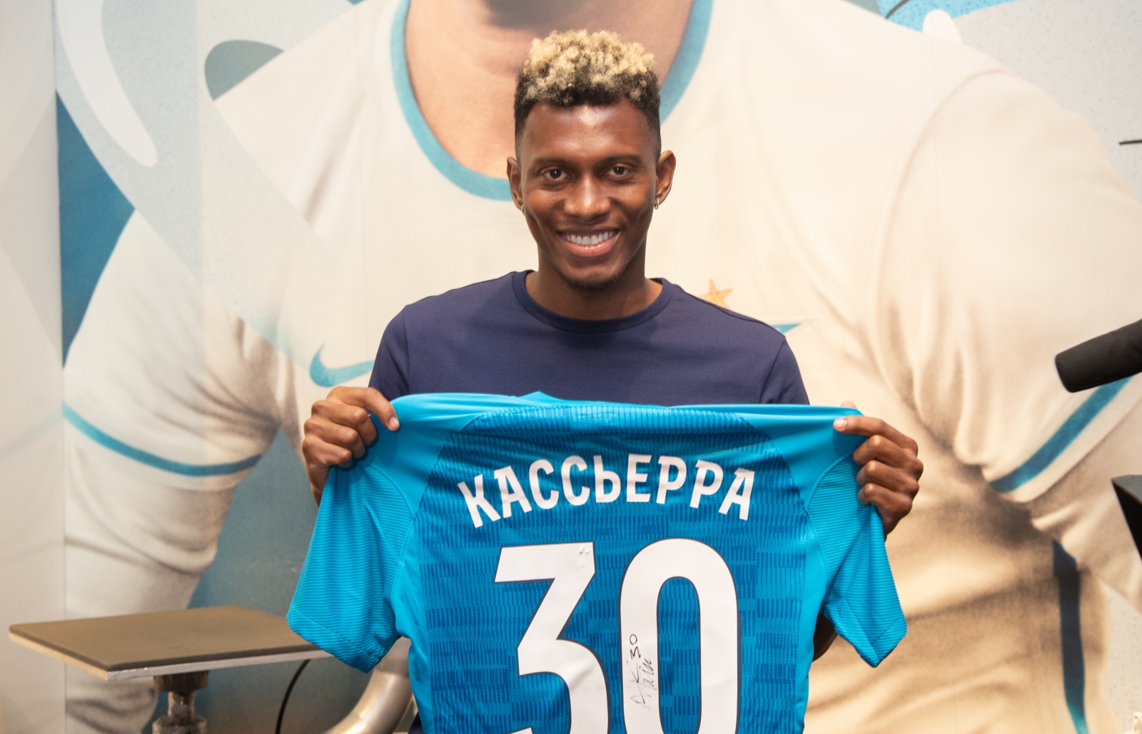 Презентация Матео Кассьерры в магазине «Зенит-Арена»