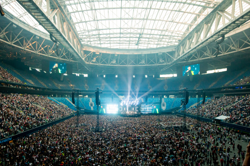 На «Газпром Арене» концерт российской поп-группы «Руки Вверх»