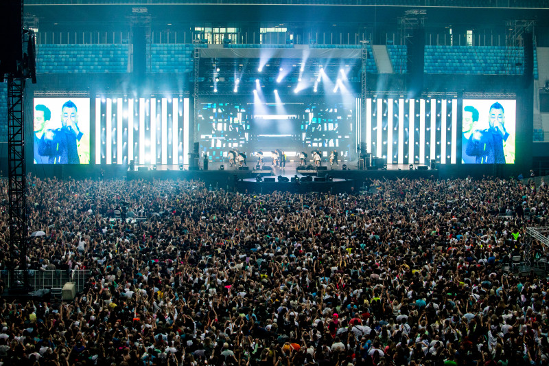 На «Газпром Арене» концерт российской поп-группы «Руки Вверх»