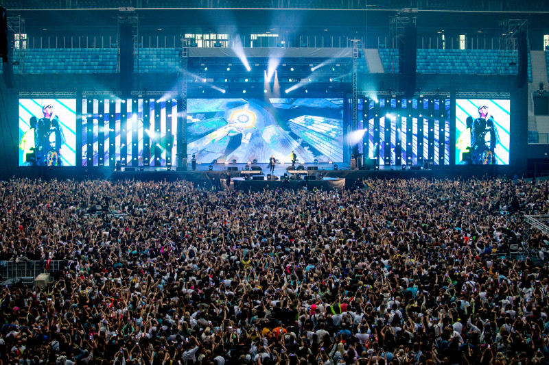 На «Газпром Арене» концерт российской поп-группы «Руки Вверх»