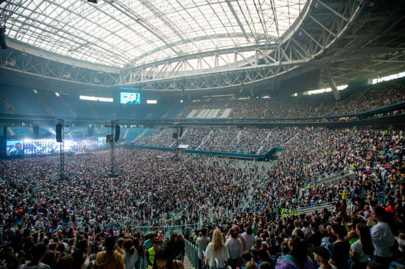 На «Газпром Арене» концерт российской поп-группы «Руки Вверх»