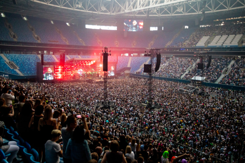 На «Газпром Арене» концерт российской поп-группы «Руки Вверх»