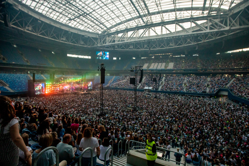 На «Газпром Арене» концерт российской поп-группы «Руки Вверх»