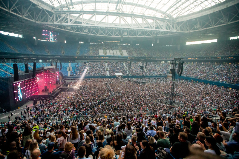 На «Газпром Арене» концерт российской поп-группы «Руки Вверх»