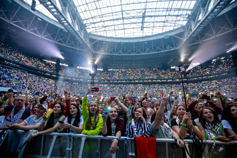 На «Газпром Арене» концерт российской поп-группы «Руки Вверх»