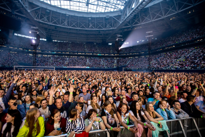На «Газпром Арене» концерт российской поп-группы «Руки Вверх»