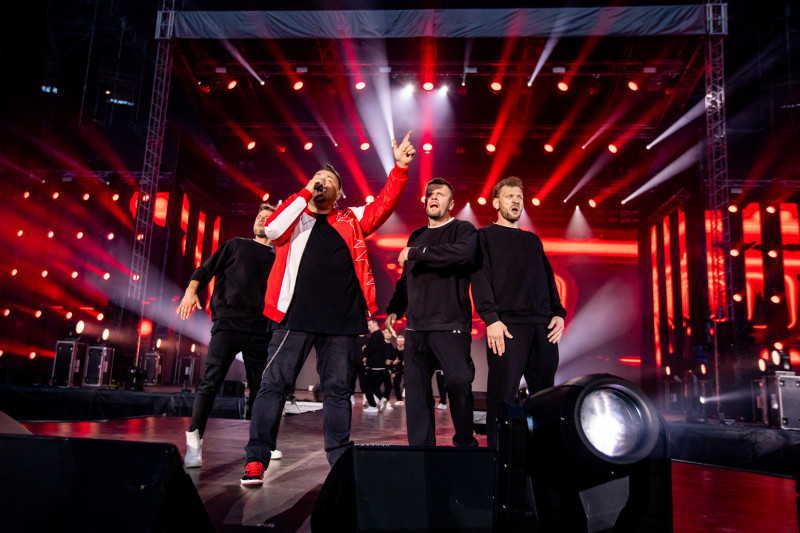 На «Газпром Арене» концерт российской поп-группы «Руки Вверх»