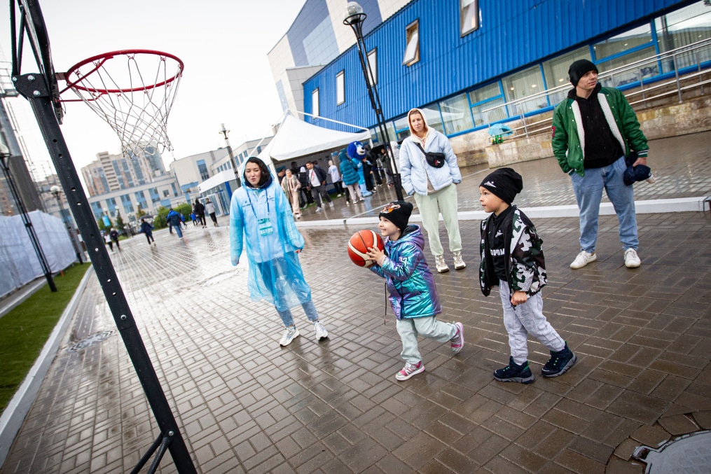 Фан-променад на стадионе «Смена» перед матчем «Зенит»-м — «Торпедо»-м