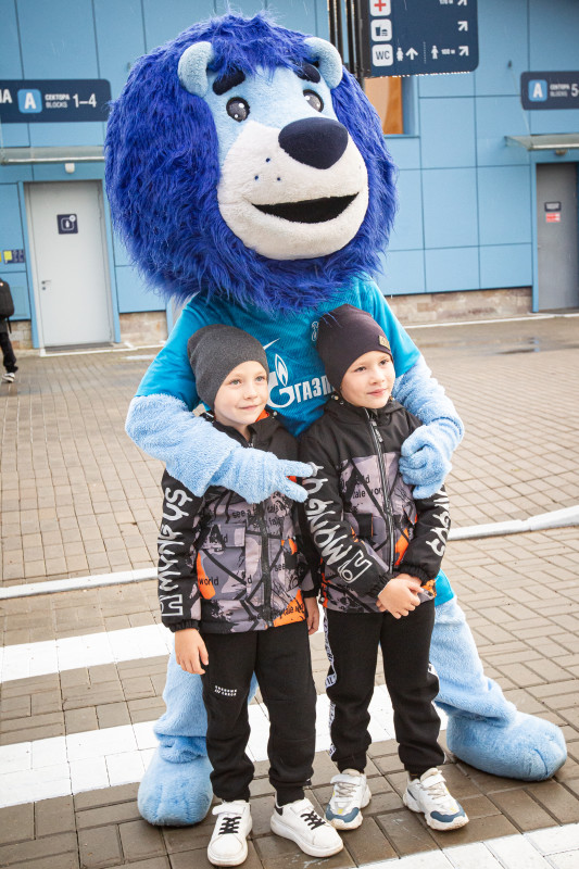 Фан-променад на стадионе «Смена» перед матчем «Зенит»-м — «Торпедо»-м