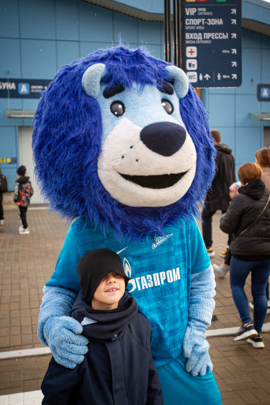 Фан-променад на стадионе «Смена» перед матчем «Зенит»-м — «Торпедо»-м