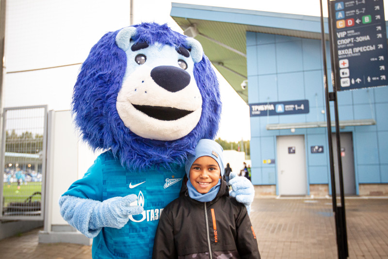 Фан-променад на стадионе «Смена» перед матчем «Зенит»-м — «Торпедо»-м