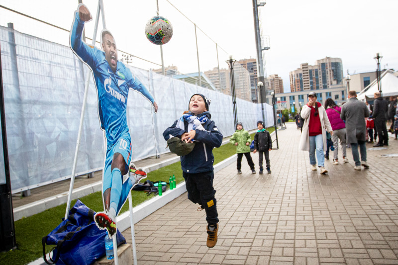 Фан-променад на стадионе «Смена» перед матчем «Зенит»-м — «Торпедо»-м