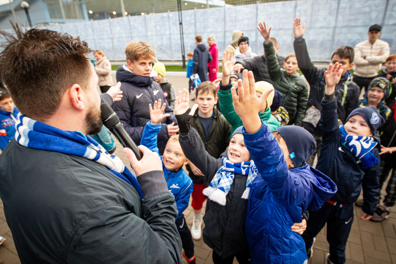 Фан-променад на стадионе «Смена» перед матчем «Зенит»-м — «Торпедо»-м