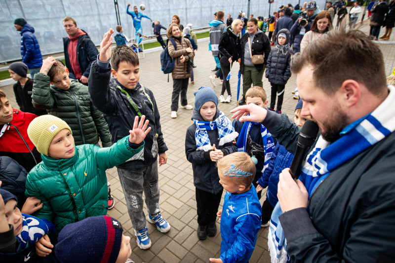 Фан-променад на стадионе «Смена» перед матчем «Зенит»-м — «Торпедо»-м