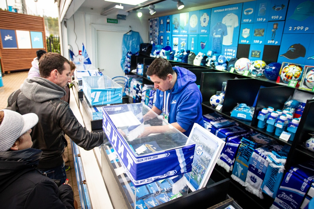 Фан-променад на стадионе «Смена» перед матчем «Зенит»-м — «Торпедо»-м